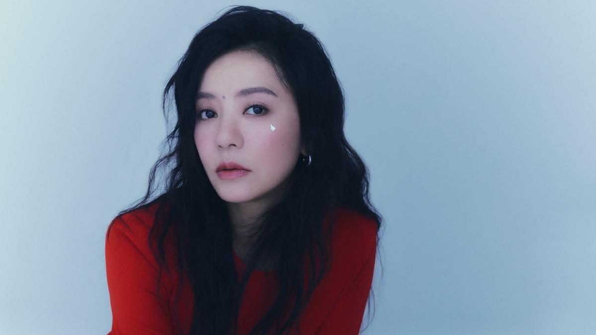 丁噹化身愛情說書人！重唱經典〈我愛他〉　致敬林慧萍飆神曲