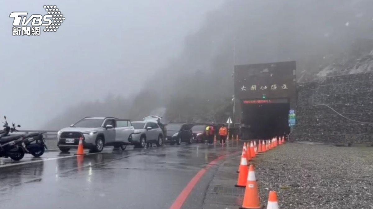 春節寒假期間,南橫公路大關山隧道口平台等處也是熱門的觀光景點。(圖/民眾提供)