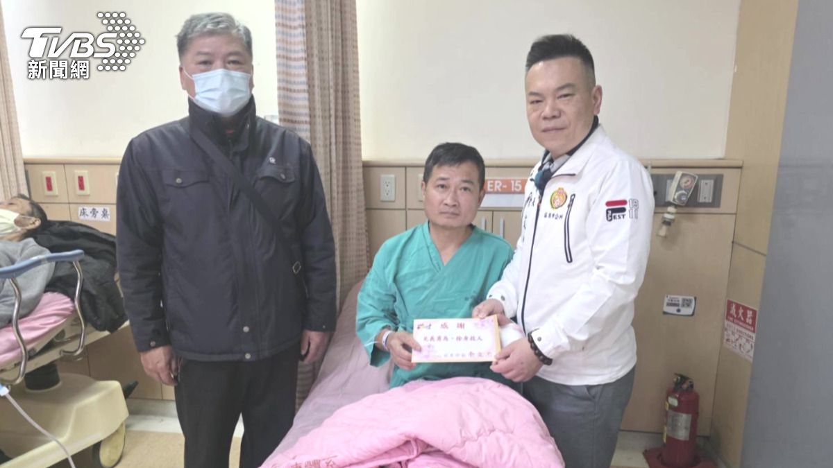 揚言殺人並攻擊前來處理的員警,造成員警頭部受傷。(圖/警方提供)