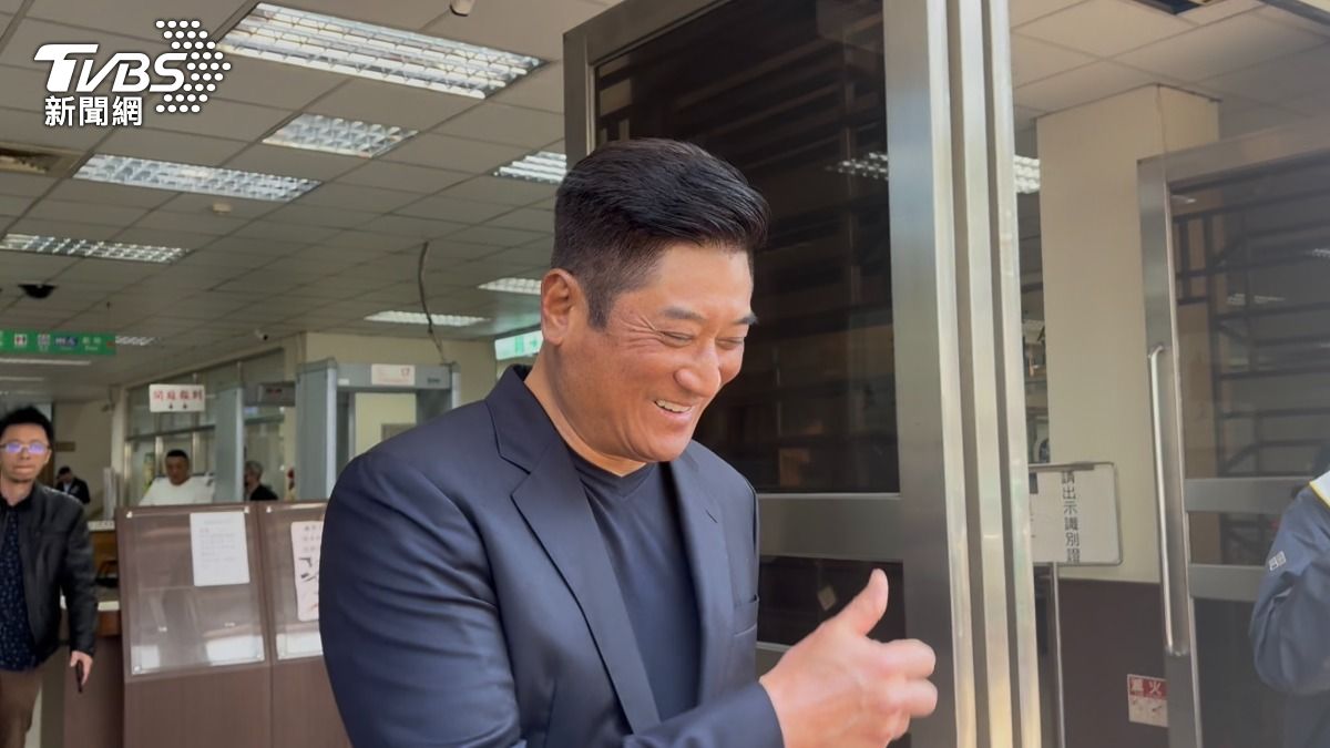 中信辜仲諒燦笑比讚。（圖／潘千詩攝）