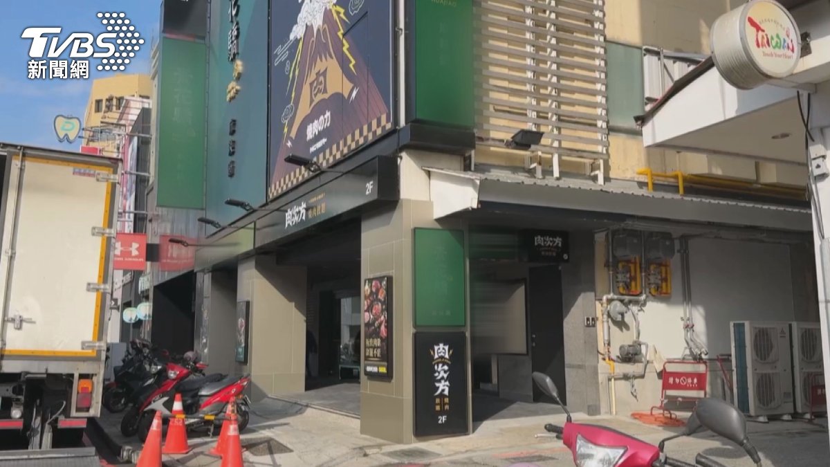 這家連鎖麻辣鍋店幾周前才剛進軍嘉義，就造成當地困擾。（圖／TVBS）