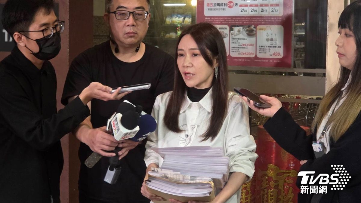 「不想說出脫黨參選」 陳怡君廉政會前哽咽:拜託民進黨別放手
