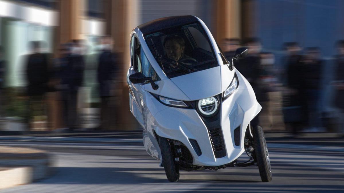 未來駕艙機車必須持有小客車或以上駕照才能駕駛。（圖／Lean Mobility提供）