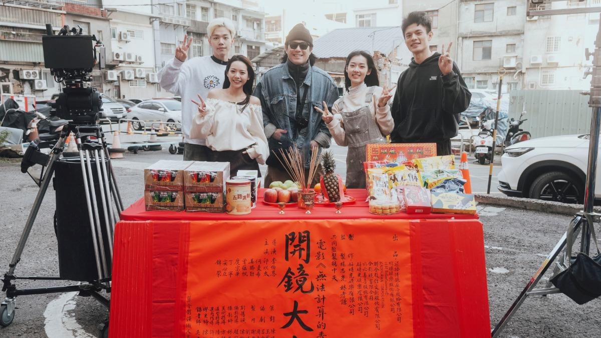 李柏恩首次擔任導演,與四位新生代演員合作直呼新鮮。(圖/柒拾陸號原子提供)