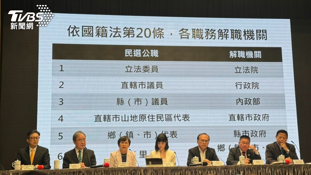 劉世芳說明民選公職的解職機關,立法委員就是立法院。(圖/劉庭宇攝)