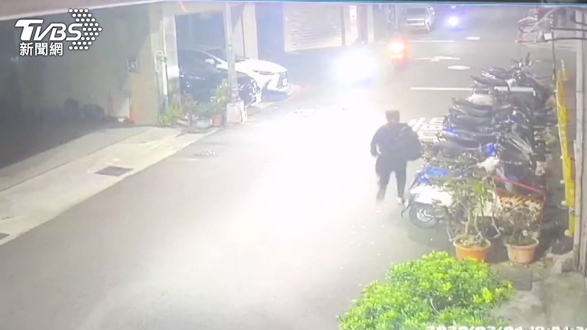 蒸餃店隨機刺人！50歲男行兇後回家睡。(圖／TVBS)