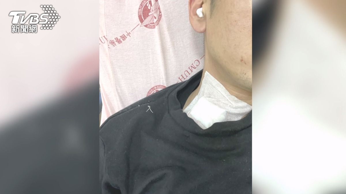 行兇後,林姓嫌犯立即逃離,現場由於刺傷位置靠近頸部,令人相當驚恐。(圖/TVBS)