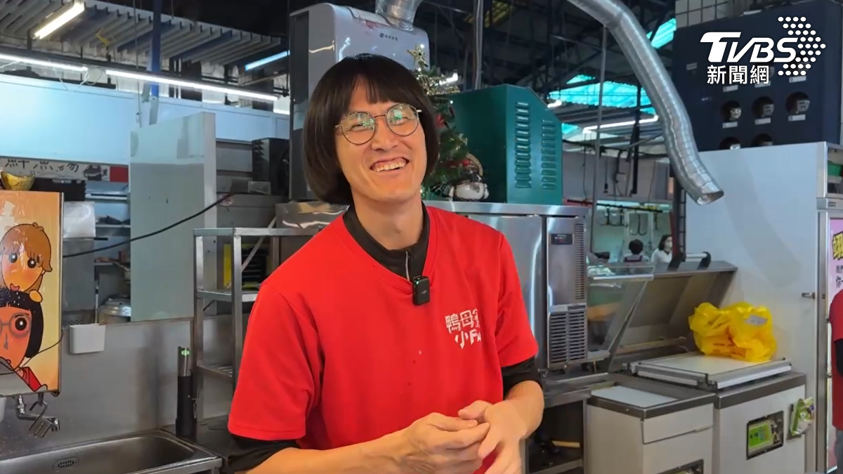 高楨傑憑藉著敢開口的勇氣和不怕出糗的個性，讓外國遊客深深感受到南部人的熱情款待。（圖／TVBS）