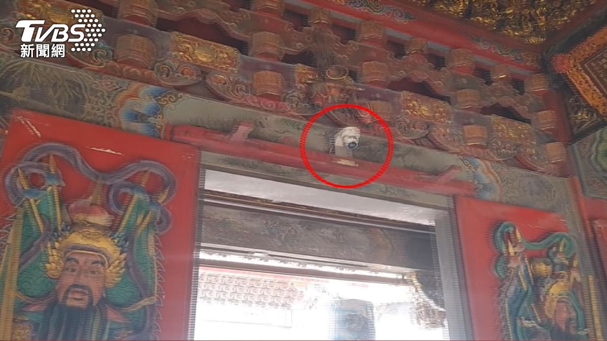 北港武德宮清晨竄火!鋰電池充電爆炸 「AI門神」示警救廟。(圖/TVBS)
