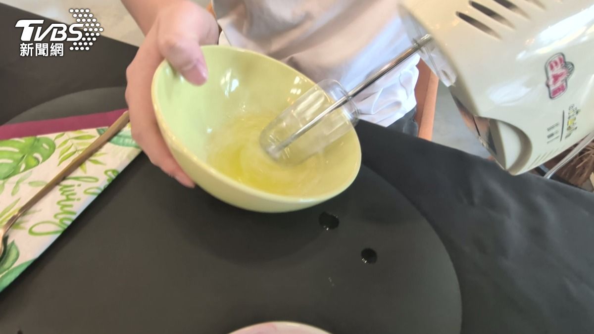 網紅沾醬「蛋慕斯」藏風險!保存溫度不當恐染沙門氏菌 醫:6小時內就發作。(圖/TVBS)