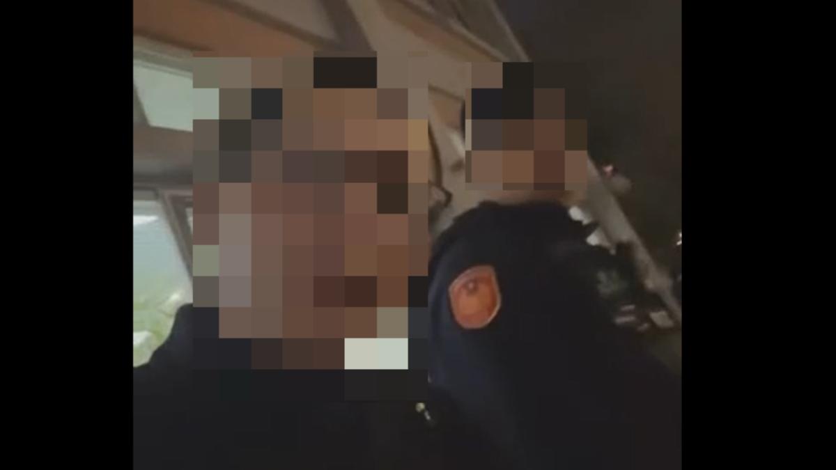 蔡男拿手機狂拍。（圖／翻攝自IG）