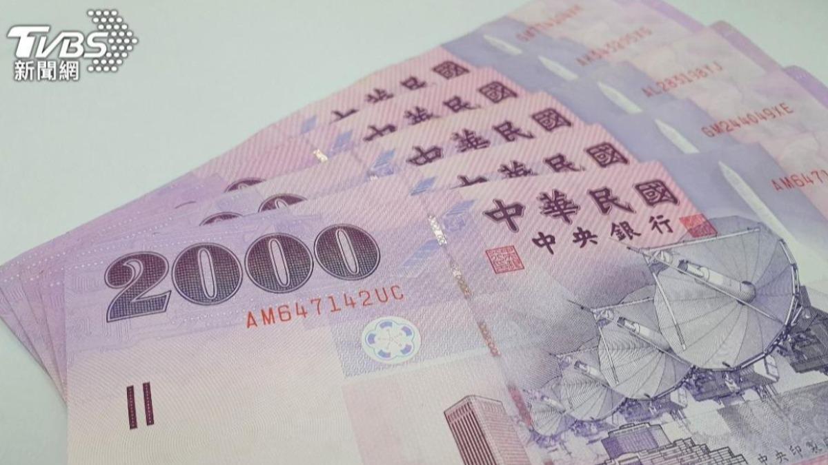 日前有網友表示拿2000元鈔票找零常被店家拒收。（示意圖／shutterstock達志影像）