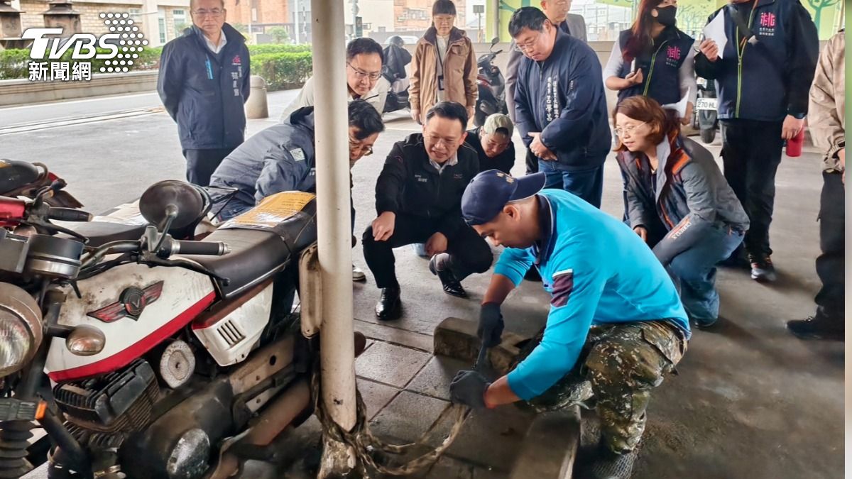 廢車占用桃園公共區域亂象解決!自治條例新制上路後,將還給民眾乾淨空間。(圖/桃園市環保局)