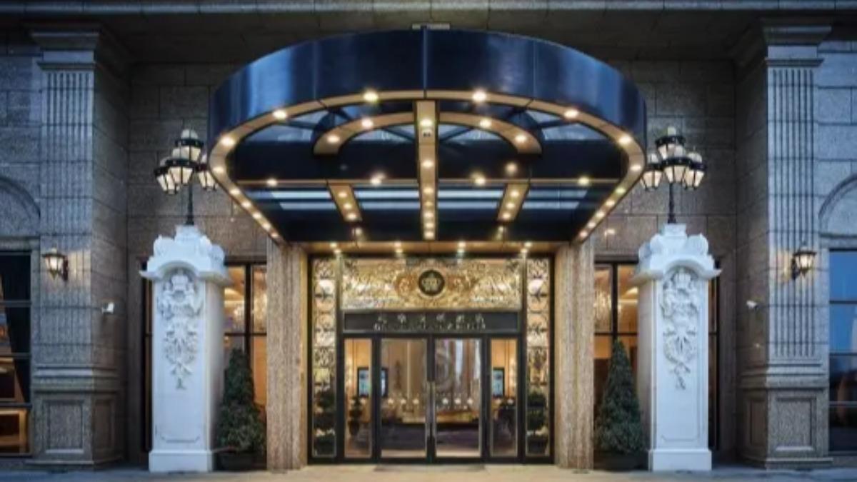 金價飆漲拆地板！澳門英皇酒店出售「黃金大道」　獲利近4億