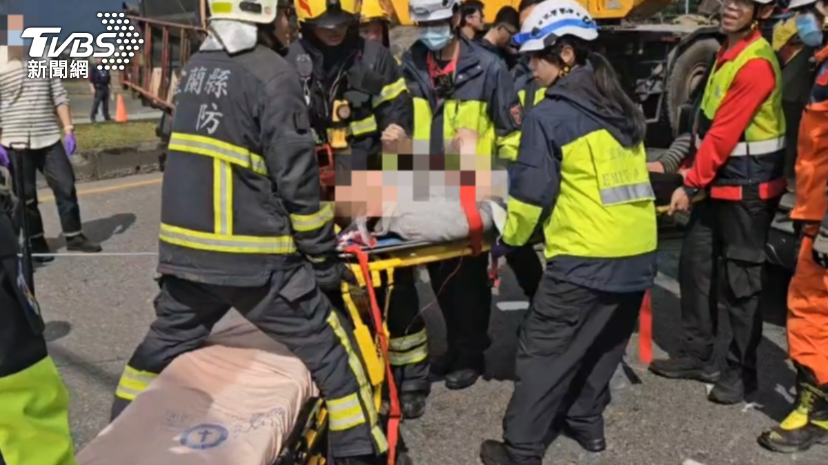 受困男駕駛最終被順利救出。(圖/TVBS)