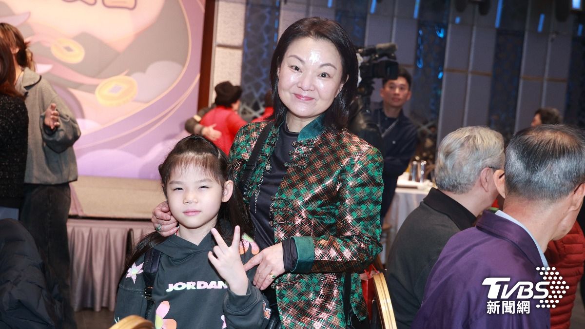 58歲夏禕罕見帶孫女露面! 親揭「最新感情狀態」