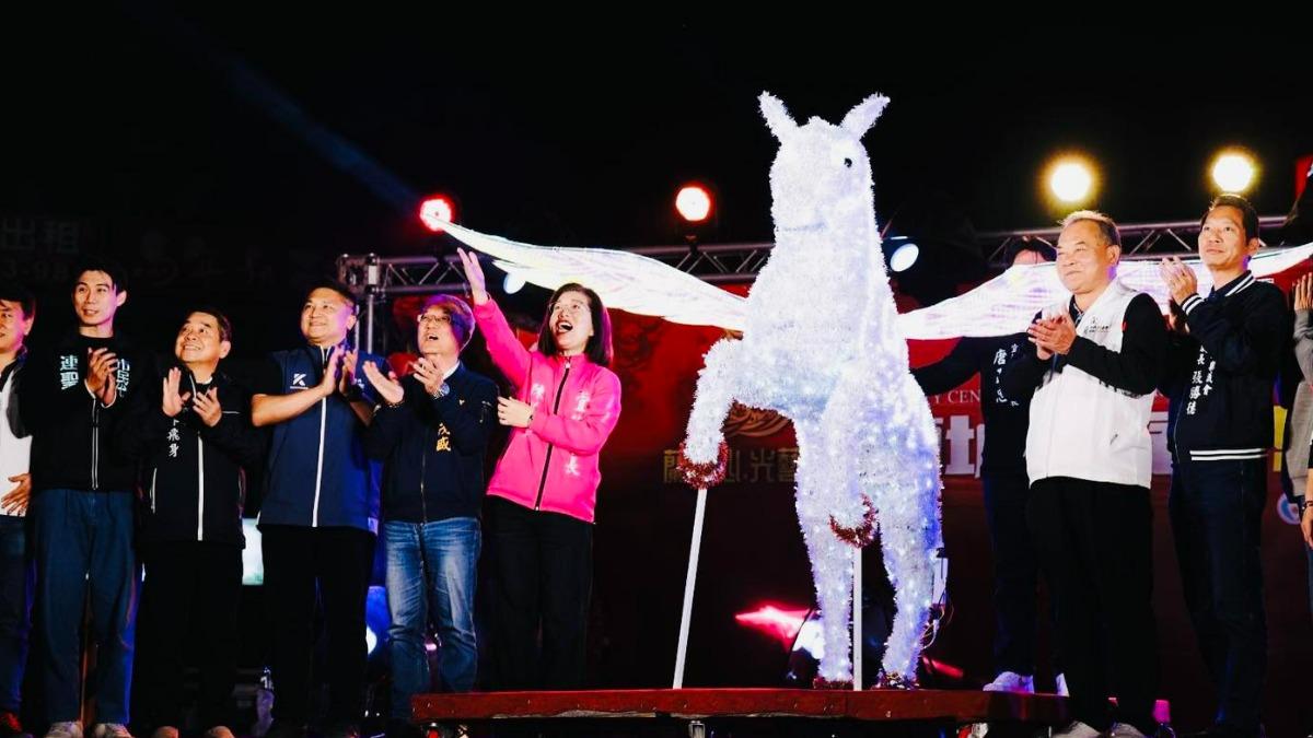 宜蘭市春節點燈,情人節加碼「告白送玫瑰」。(圖/宜蘭市公所)