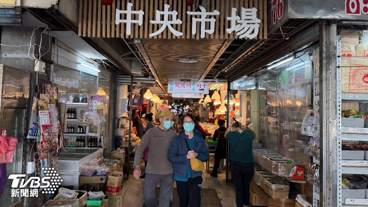 網友在脆上貼文遊台東的踩雷經驗,中央市場某壽司店疑似衛生欠佳,造成多人水便腹瀉。(圖/TVBS)