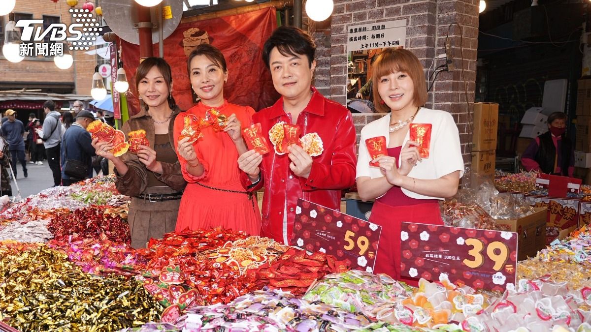 翁立友平時就會包紅包給爸媽以及老婆。(圖/張哲鳴攝)