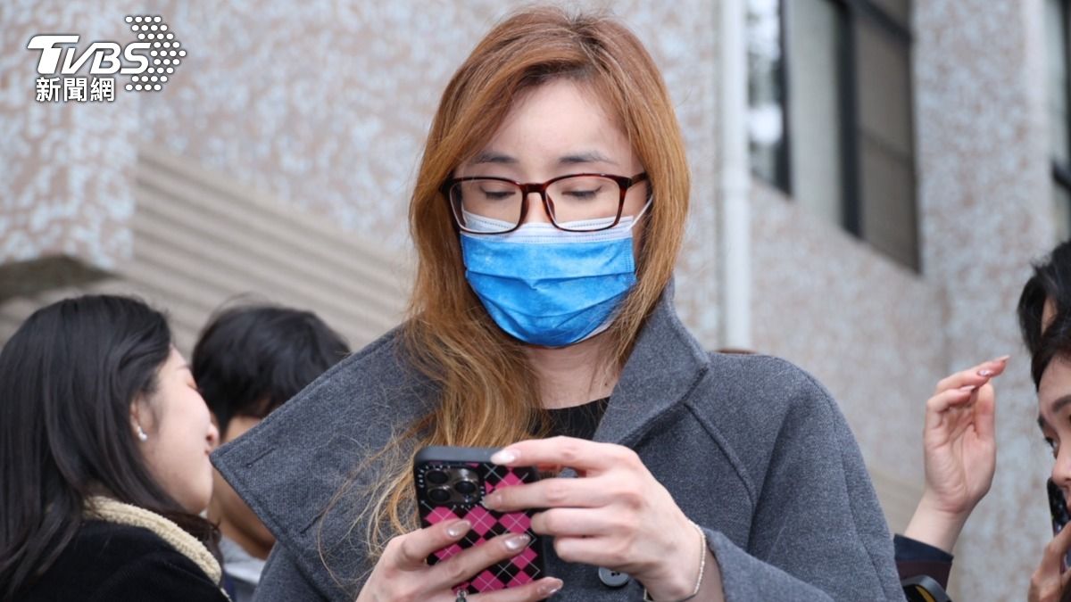 Rena有向劇組回報未婚夫傷況。(圖/黃城碩攝)