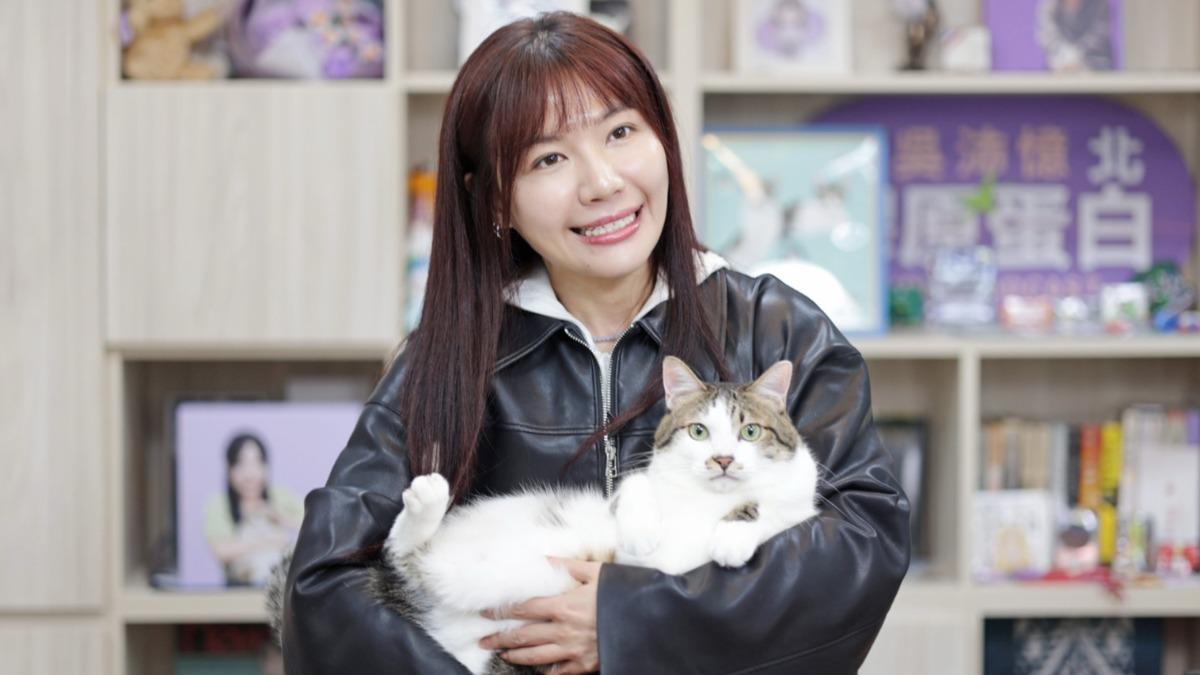 鏟屎官必收!貓奴吳沛憶開箱「動物防災避難包」:罐罐、小毯毯