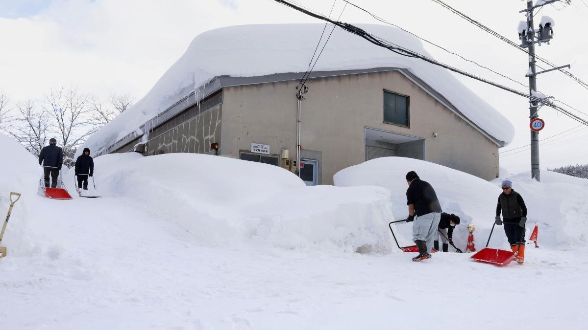 日本北部豪雪過後，7-8日又將迎來另一波大雪。(圖／達志影像美聯社)