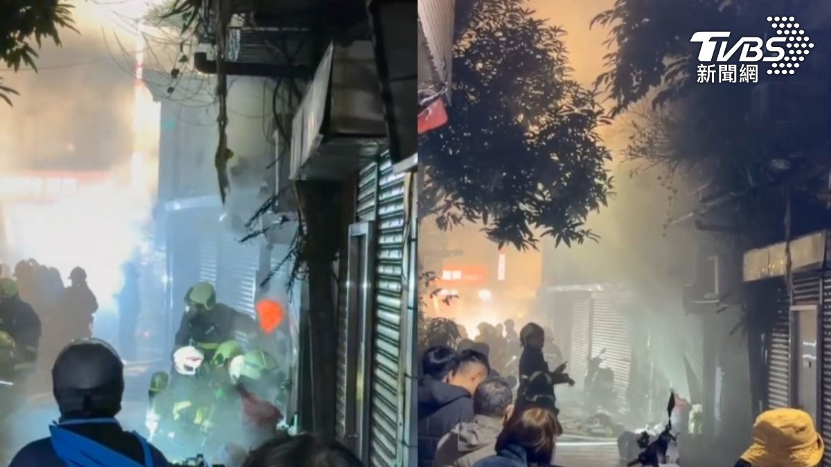 現場竄出大量火光與濃煙,警消當場救出3人。(圖/TVBS)