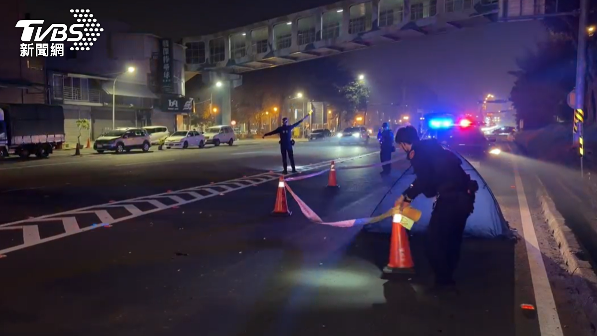 高雄交流道驚見男躺地!3車連環撞釀悲劇 1人肇逃送辦