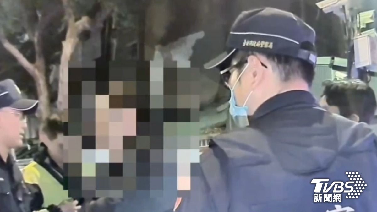 北市忠孝東路驚魂!醉酒男疑持刀趴趴走 激動跳針喊「要我去X嗎」