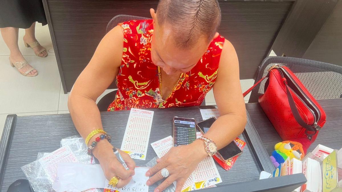 胡漢龑熱衷公益且樂於分享。(圖/翻攝雙喜公益彩券行.雙喜運動彩券行臉書)
