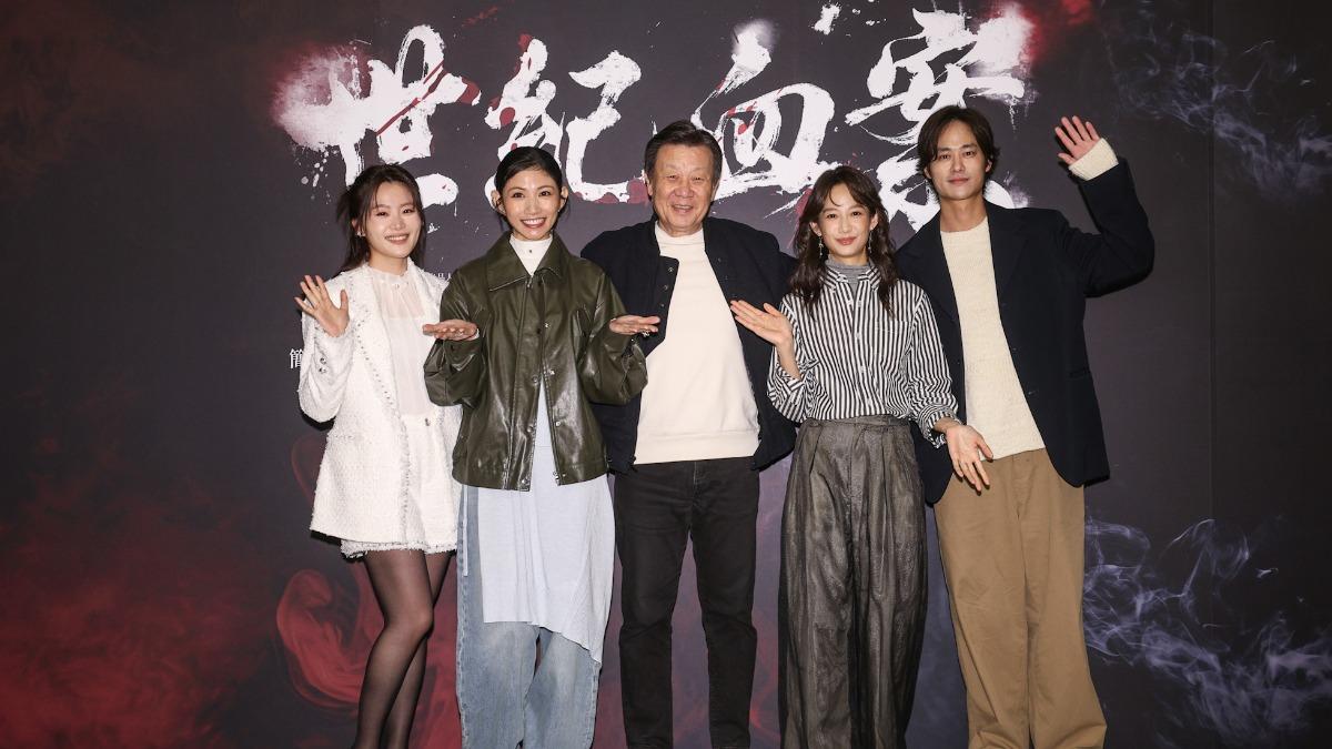 楊小黎(左起)、李千娜、寇世勳、簡嫚書和夏騰宏共同演出《世紀血案》。(圖/費思兔文化娛樂股份有限公司提供)