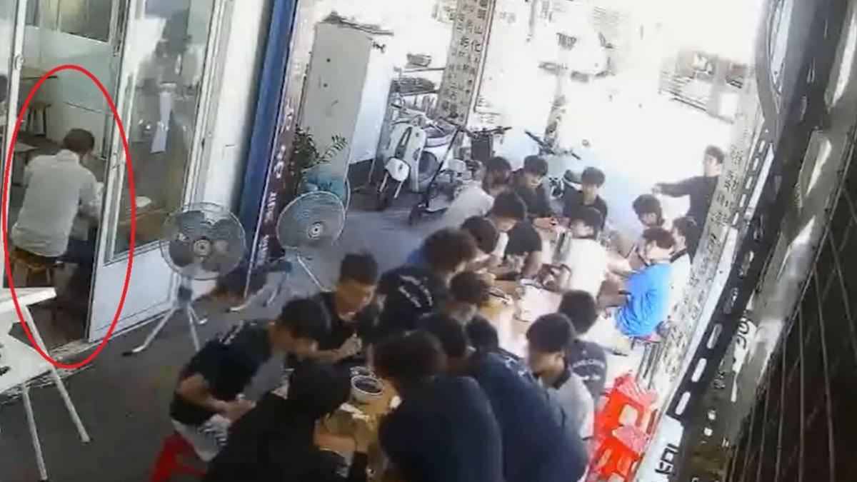 牛肉湯店暖舉!陌生客為學生「霸氣加菜」 老闆感動:他在發光
