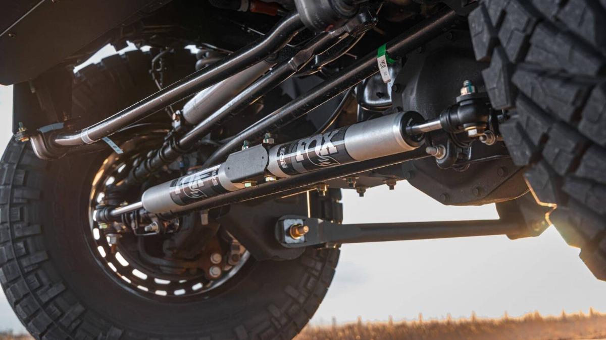 Veloci Raptor 1200 F-250改裝重點放在底盤與視覺工程，將離地高度大幅提升。（圖／Hennessey提供）