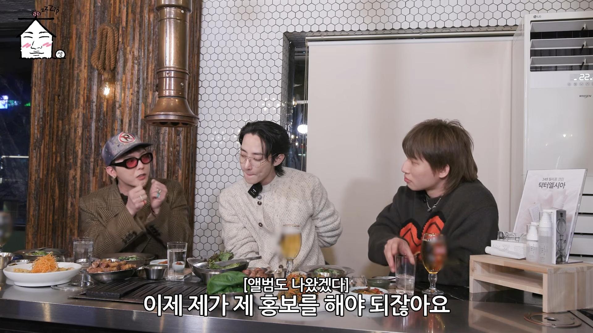 GD(左起)、李洙赫跟大聲一起聊網路上按讚的話題。(圖/翻攝自집대성YouTube)