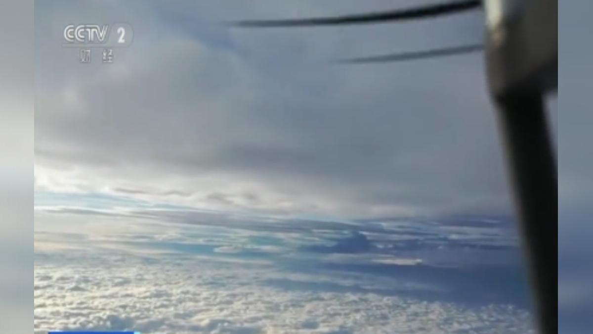 大陸一名男子破解無人機限高設定,飛上8000公尺高空,一度逼近客機800公尺,嚴重威脅飛安。(圖/大陸央視)