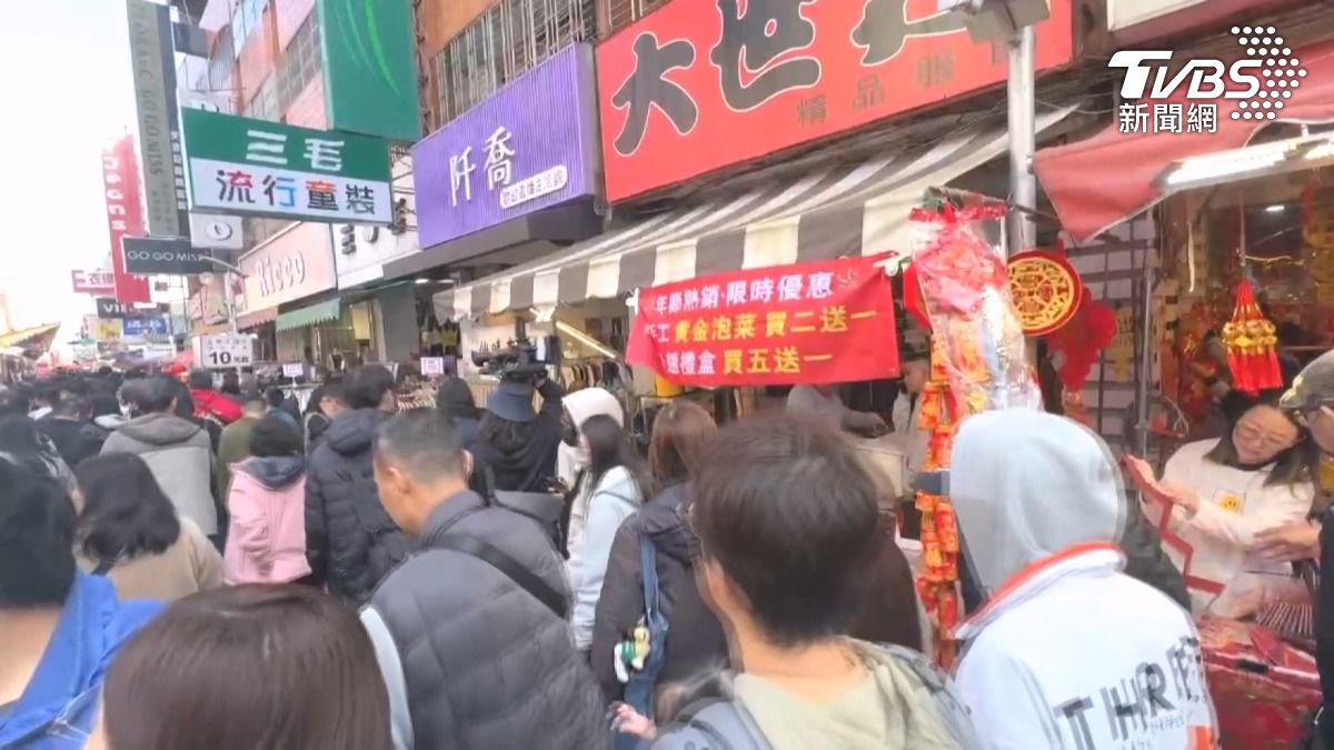 年貨大街攤位詐騙!繳費後「卻無攤位」。(圖/TVBS)