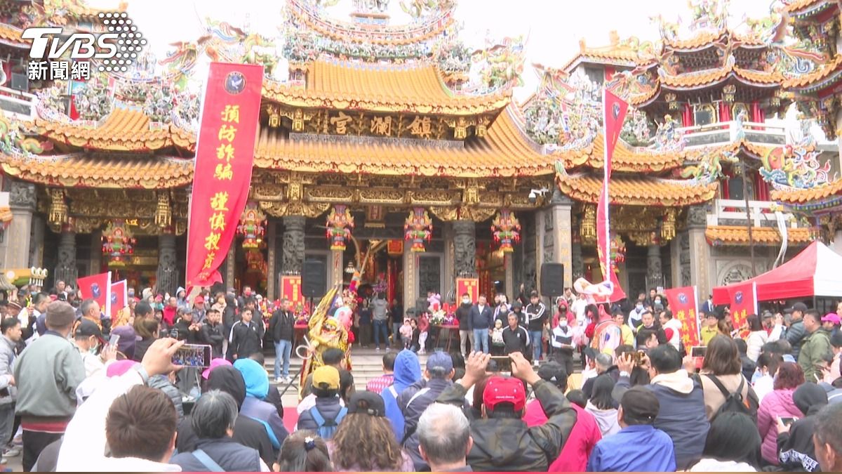 王彩樺白雲站台反詐 顏清標避談政治。(圖/TVBS)