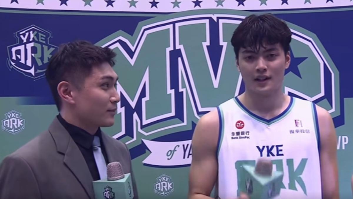 葉惟捷（圖右）砍進16分，幫洋基奪得隊史首勝。（圖／翻攝自P.LEAGUE+臉書）