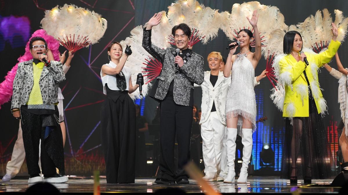 李千娜在《WE ARE》和許效舜、苗可麗、羅時豐、孫淑媚一同演出。（圖／文總提供）