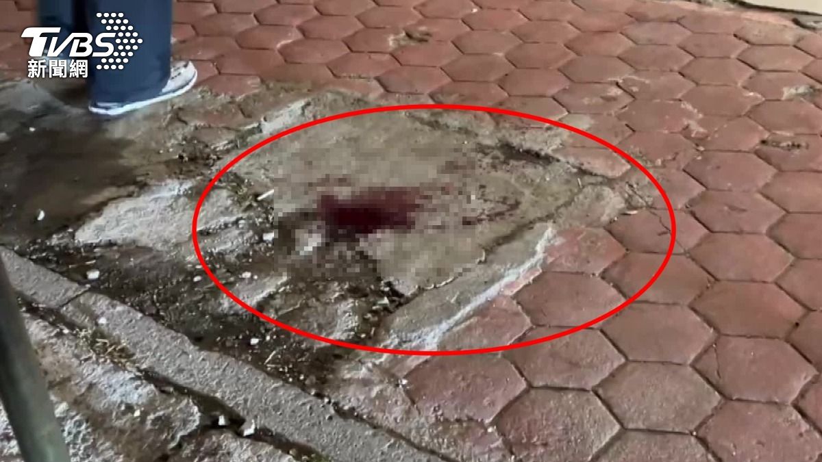 地板上遺留血跡。(圖/TVBS)