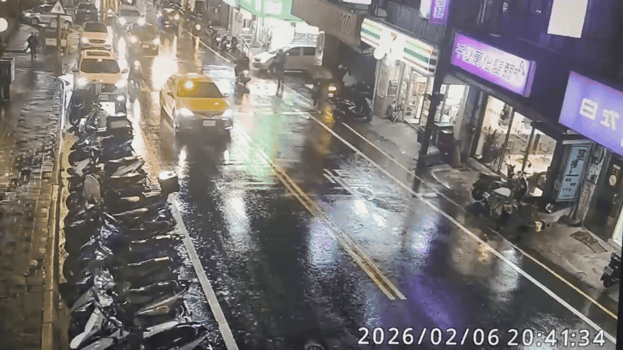 基隆市中正區在前(6)天晚間8時許,發生一起驚險車禍。(圖/TVBS)