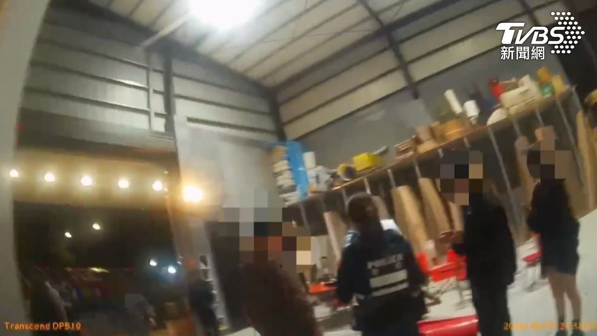 裝修公司原本開心舉辦尾牙，其中一個包商與員工，因為敬酒問題發生口角，後來包商找了10個人來砸店還痛扁負責人（圖／TVBS）