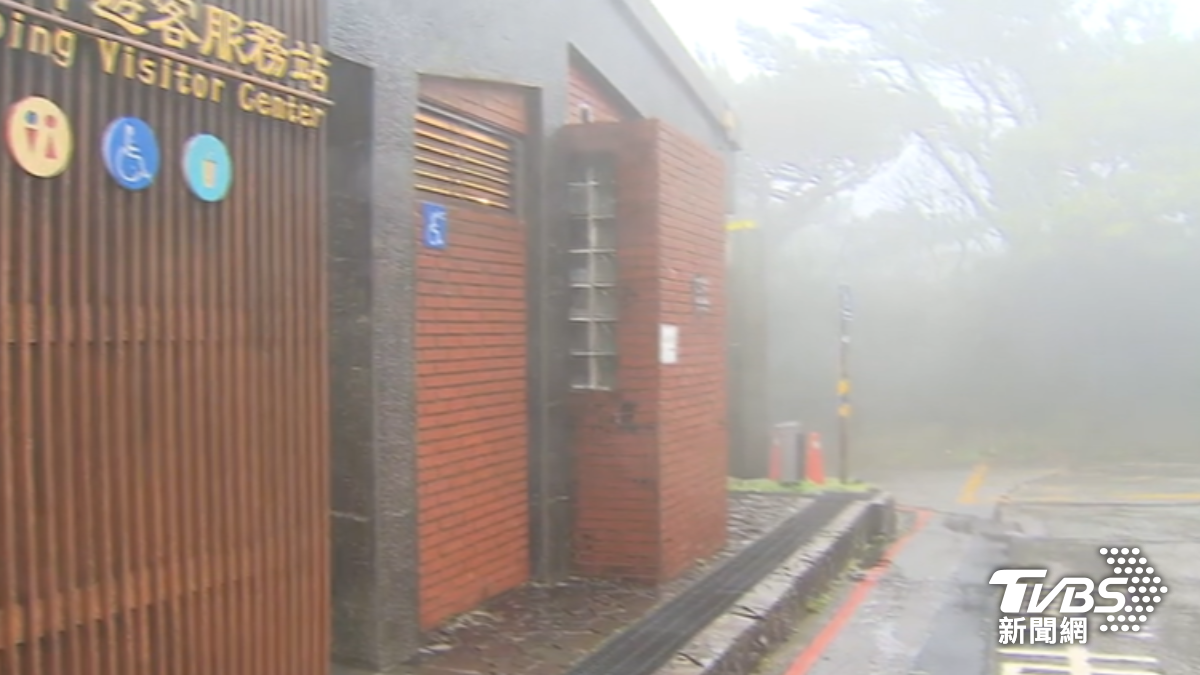 陽明山清晨沒有降雪。(圖/TVBS)