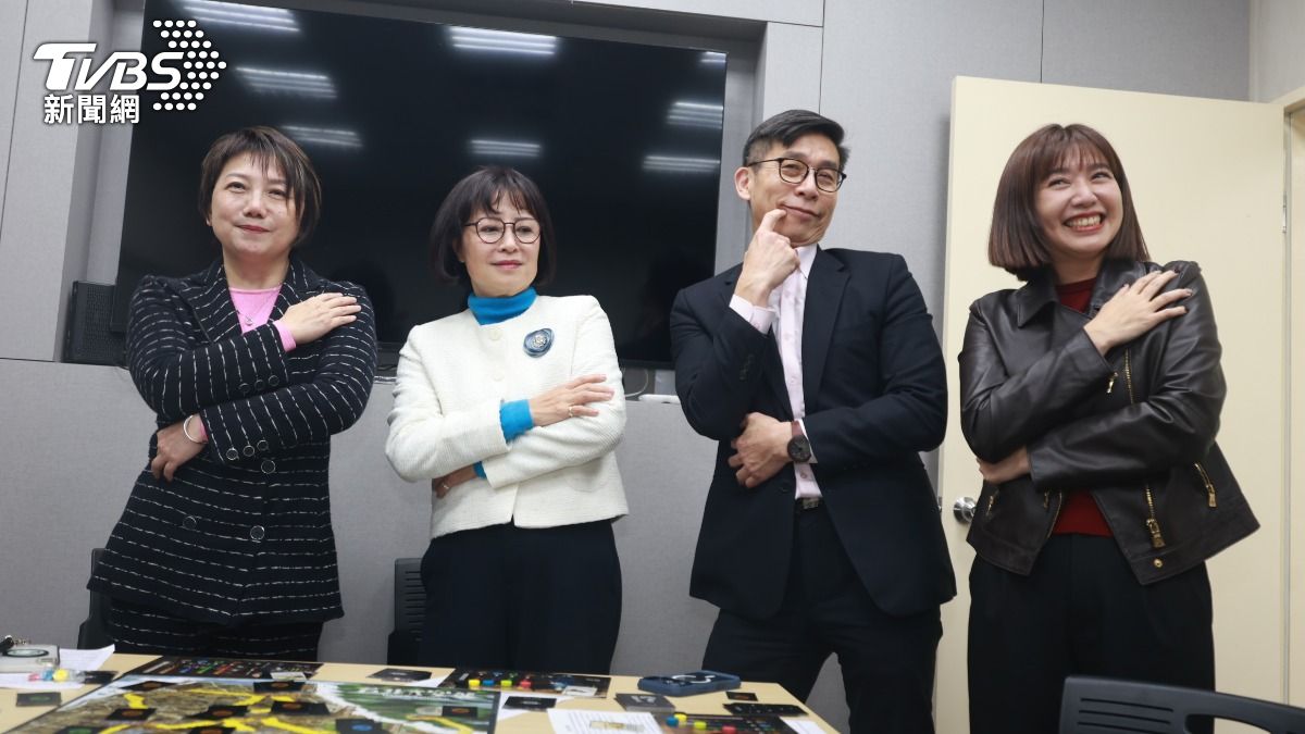 5立委尬舞技!大跳韓團神曲OVERDRIVE賀馬年