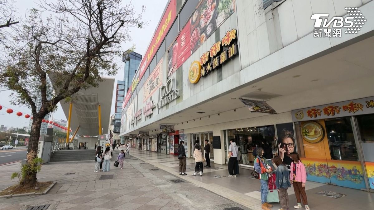 大統百貨五福店,走過火災重新出發,不斷轉型改頭換面,業者發公告表示租約到期地主不續租,2/28號將迎來最後營業日(圖/TVBS)