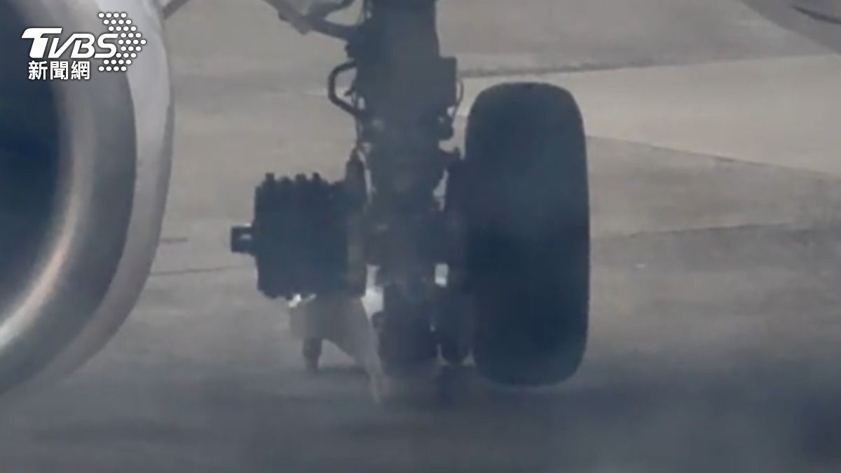 德威航空掉輪子同天 桃機還有這家航空「走錯滑行道」