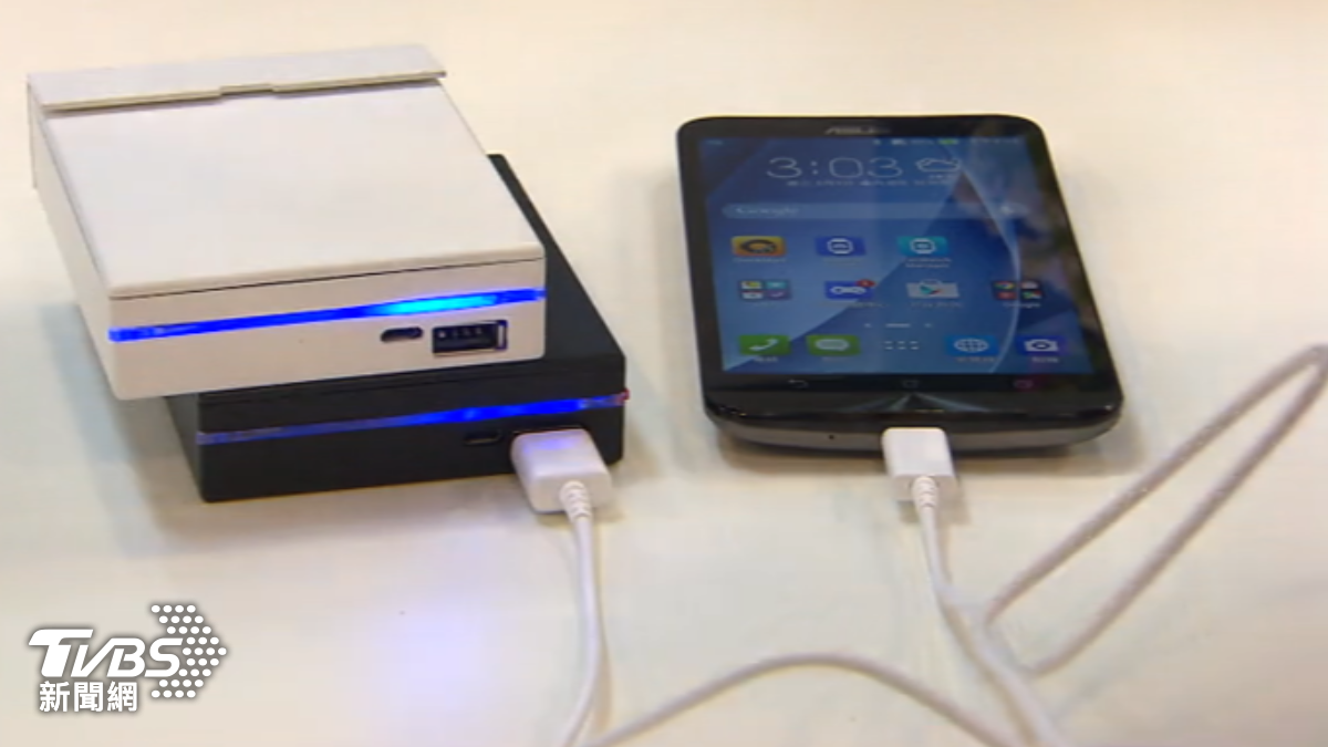 使用不明行動電源恐遭植病毒程式。（圖／TVBS）
