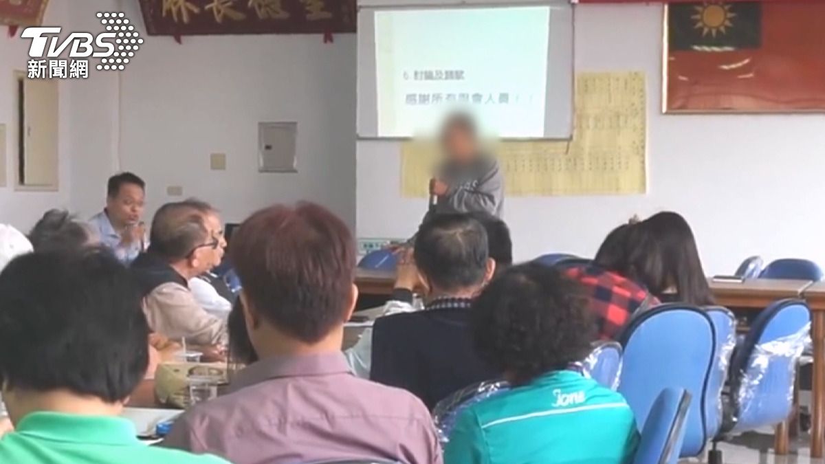台大外文系畢業,思想比較有自己的個性。民國109年7月,他曾到台中市政府廣場露營抗議。(圖/TVBS)