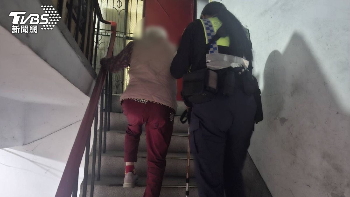 以為還在當志工!嬤衝去宮廟卻站著不動 警鼻酸:妳已退休多年