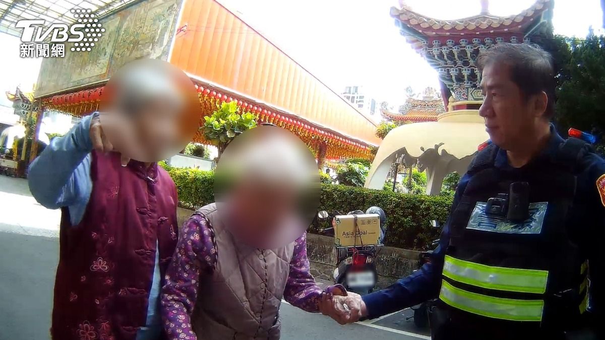 蔡嬤認知功能逐漸退化,腦海中的記憶彷彿停留在過往,一直認為自己還在擔任志工。(圖/TVBS)